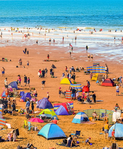 group-people-beach-img